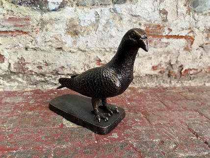 pigeon figure on base